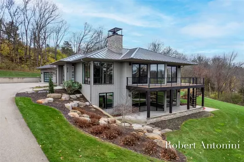 850 Skyevale, Ada, MI 49301