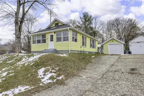 1001 Henrietta, Jackson, MI 49203