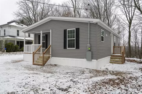99 E Post St, Newaygo, MI 49337 photo 2