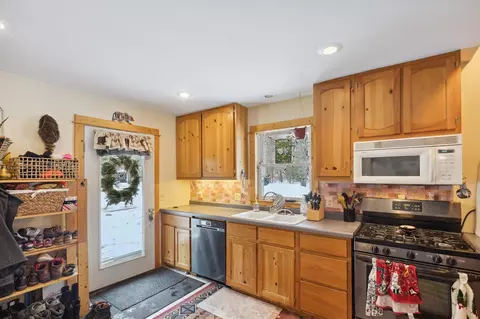 Kitchen - 11672 S Red Cedar, Baldwin, MI 49304 photo 2 of 3