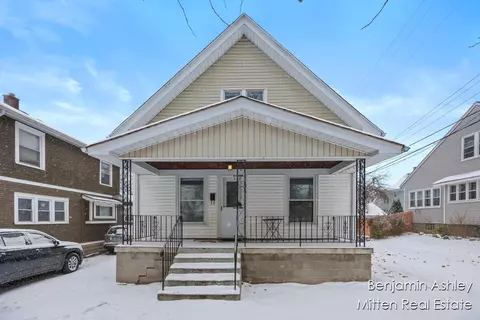 1017 11th, Grand Rapids, MI 49504