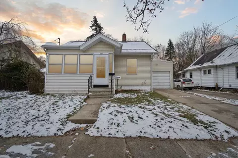 1105 Woodsum St, Jackson, MI 49203