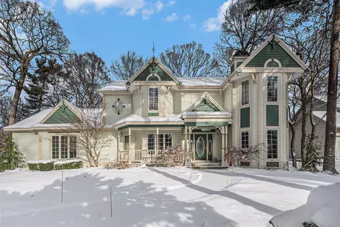 15425 Oak Pt, Spring Lake, MI 49456