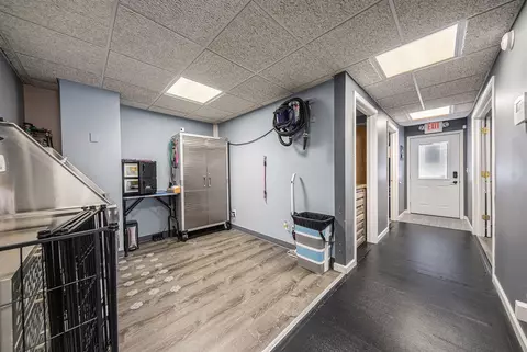 Entry Way - 302 N Blackstone, Jackson, MI 49201 photo 3 of 3