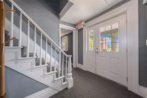 Entry Way - 302 N Blackstone, Jackson, MI 49201 photo 1 of 3