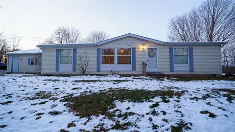 19008 Chain Lk, Cassopolis, MI 49031