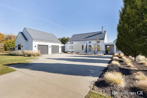 2832 Burwood Hl, Ada, MI 49301