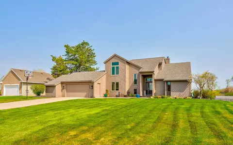 8696 Cedar Lk, Jenison, MI 49428