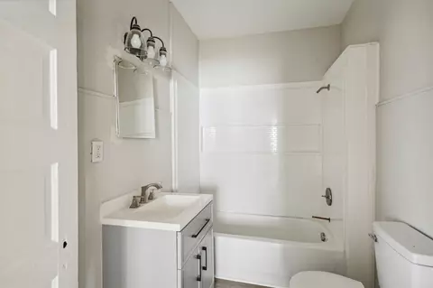 Bath - 429 Saint Clair, Jackson, MI 49202 photo 1 of 1