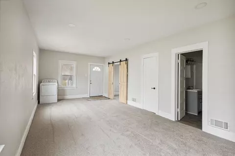 Living - 429 Saint Clair, Jackson, MI 49202 photo 1 of 2