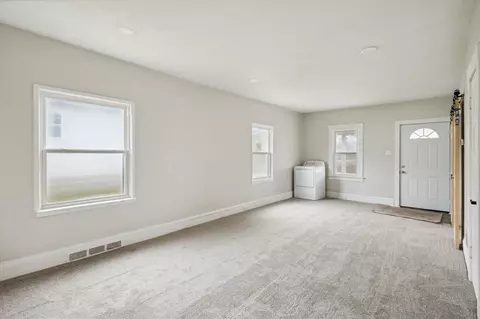 Living - 429 Saint Clair, Jackson, MI 49202 photo 2 of 2