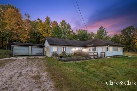 7979 Ojibwa, Weidman, MI 48893