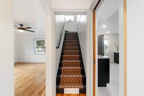 Entry Way - 512 E Ganson, Jackson, MI 49201 photo 3 of 5