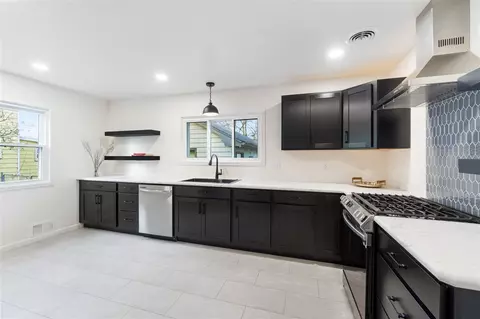 Kitchen - 512 E Ganson, Jackson, MI 49201 photo 2 of 9