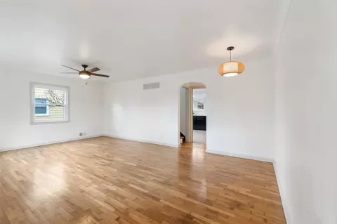 Living - 512 E Ganson, Jackson, MI 49201 photo 5 of 6