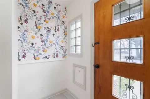 Entry Way - 512 E Ganson, Jackson, MI 49201 photo 2 of 5