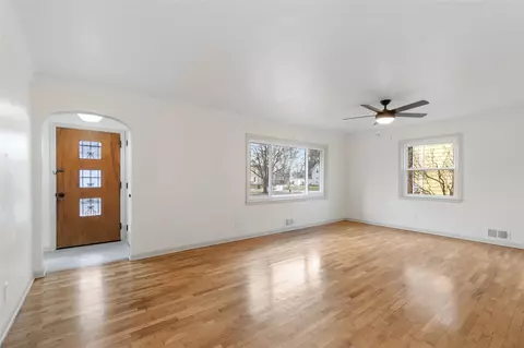 Living - 512 E Ganson, Jackson, MI 49201 photo 1 of 6