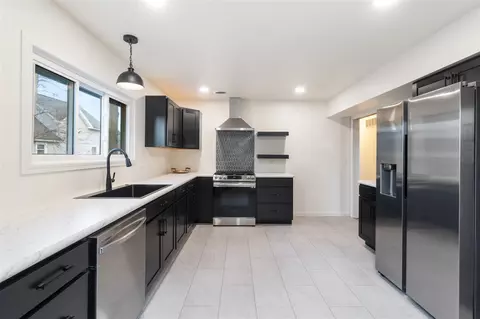 Kitchen - 512 E Ganson, Jackson, MI 49201 photo 7 of 9