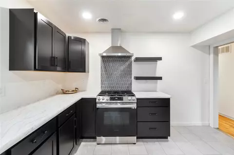Kitchen - 512 E Ganson, Jackson, MI 49201 photo 8 of 9