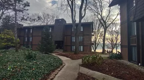 1730 S S Grv #B-108, Ypsilanti, MI 48198