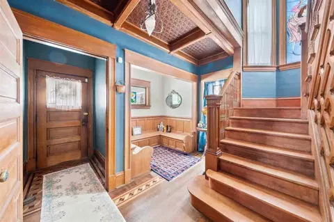 Entry Way - 302 E Jefferson, Cassopolis, MI 49031 photo 2 of 7
