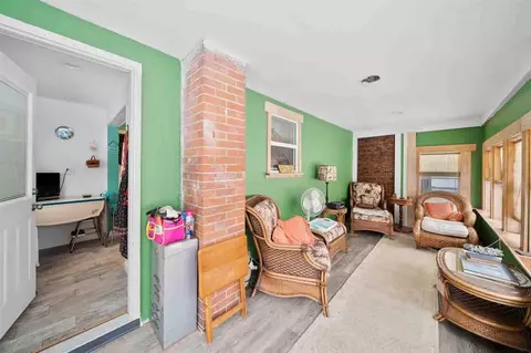 Entry Way - 302 E Jefferson, Cassopolis, MI 49031 photo 6 of 7