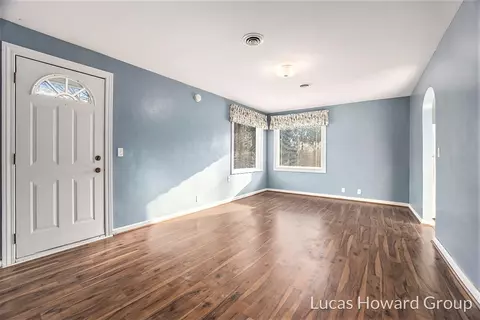6175 Maksimowski, Belmont, MI 49306