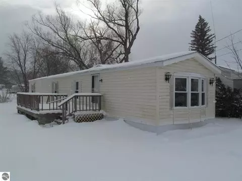 1120 Riverside, Cadillac, MI 49601