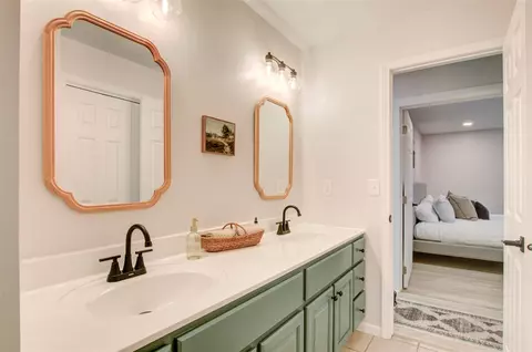 Bath - 1812 Park, Jackson, MI 49203 photo 4 of 5