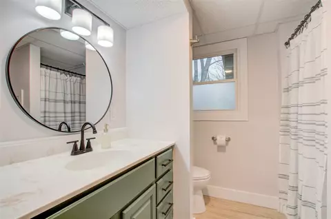 Bath - 1812 Park, Jackson, MI 49203 photo 5 of 5