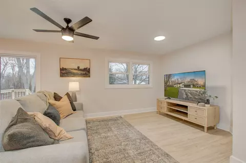 Living - 1812 Park, Jackson, MI 49203 photo 2 of 3