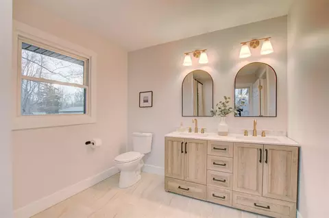 Bath - 1812 Park, Jackson, MI 49203 photo 1 of 5
