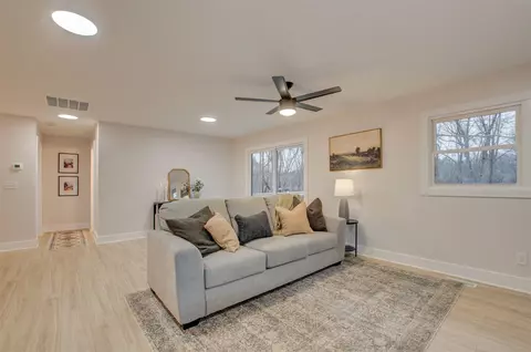 Living - 1812 Park, Jackson, MI 49203 photo 3 of 3