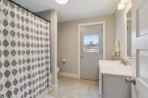 Bath - 718 Union St, Jackson, MI 49203 photo 1 of 2