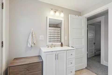 Bath - 718 Union St, Jackson, MI 49203 photo 2 of 2