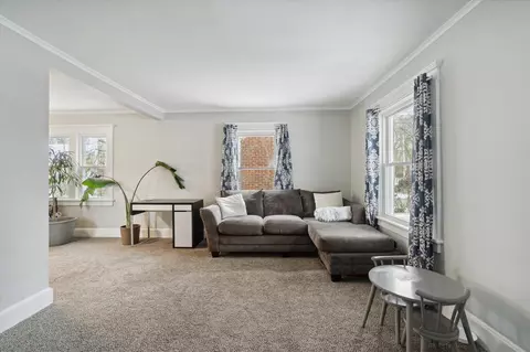 Living - 718 Union St, Jackson, MI 49203 photo 2 of 3