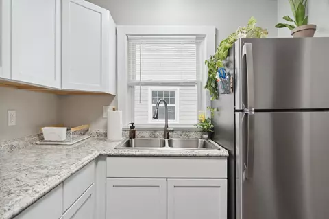 Kitchen - 718 Union St, Jackson, MI 49203 photo 2 of 4