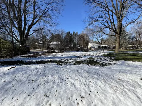 N Fulton, Cassopolis, MI 49031 photo 4