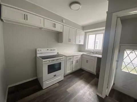 Kitchen - 17125 Valade, Riverview, MI 48193 photo 2 of 3