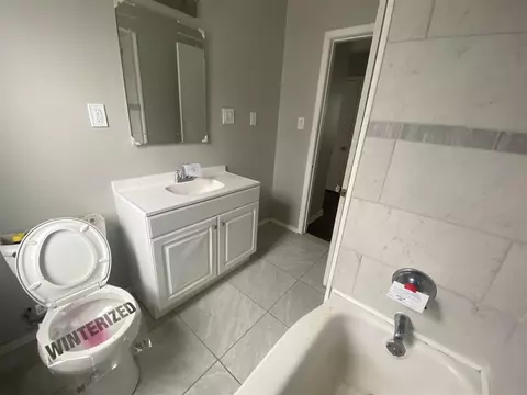 Bath - 17125 Valade, Riverview, MI 48193 photo 2 of 2