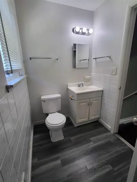 Bath - 15748 Isabelle, Romulus, MI 48174 photo 1 of 2