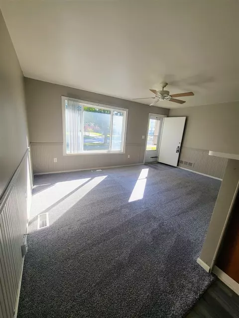 Living - 15748 Isabelle, Romulus, MI 48174 photo 2 of 3