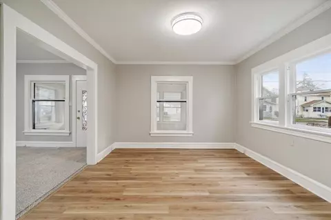 Living - 600 S West, Jackson, MI 49203 photo 4 of 6