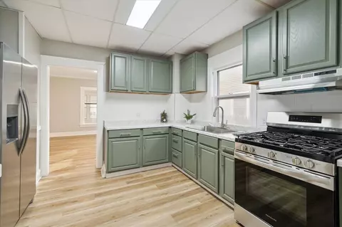 Kitchen - 600 S West, Jackson, MI 49203 photo 4 of 5