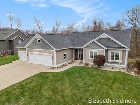 6132 Viewpoint, Belmont, MI 49306