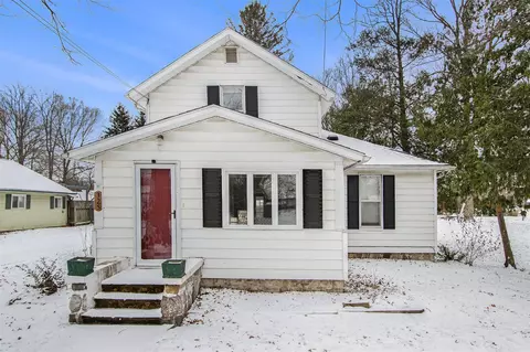 325 E Burr Oak, Centreville, MI 49032