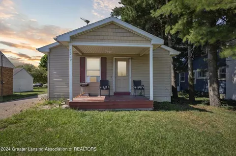 3909 N Grand Riv, Lansing, MI 48906
