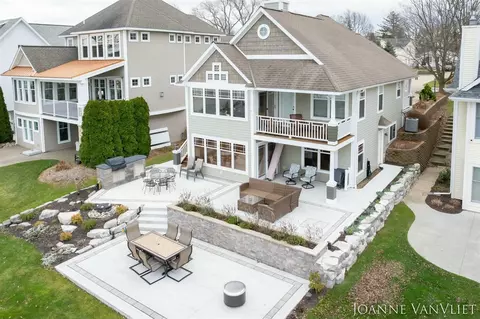 585 Crescent, Holland, MI 49423
