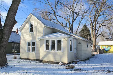 918 Wayne, Jackson, MI 49202