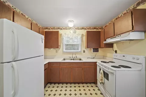 Kitchen - 6700 Bennett, Jackson, MI 49201 photo 2 of 2